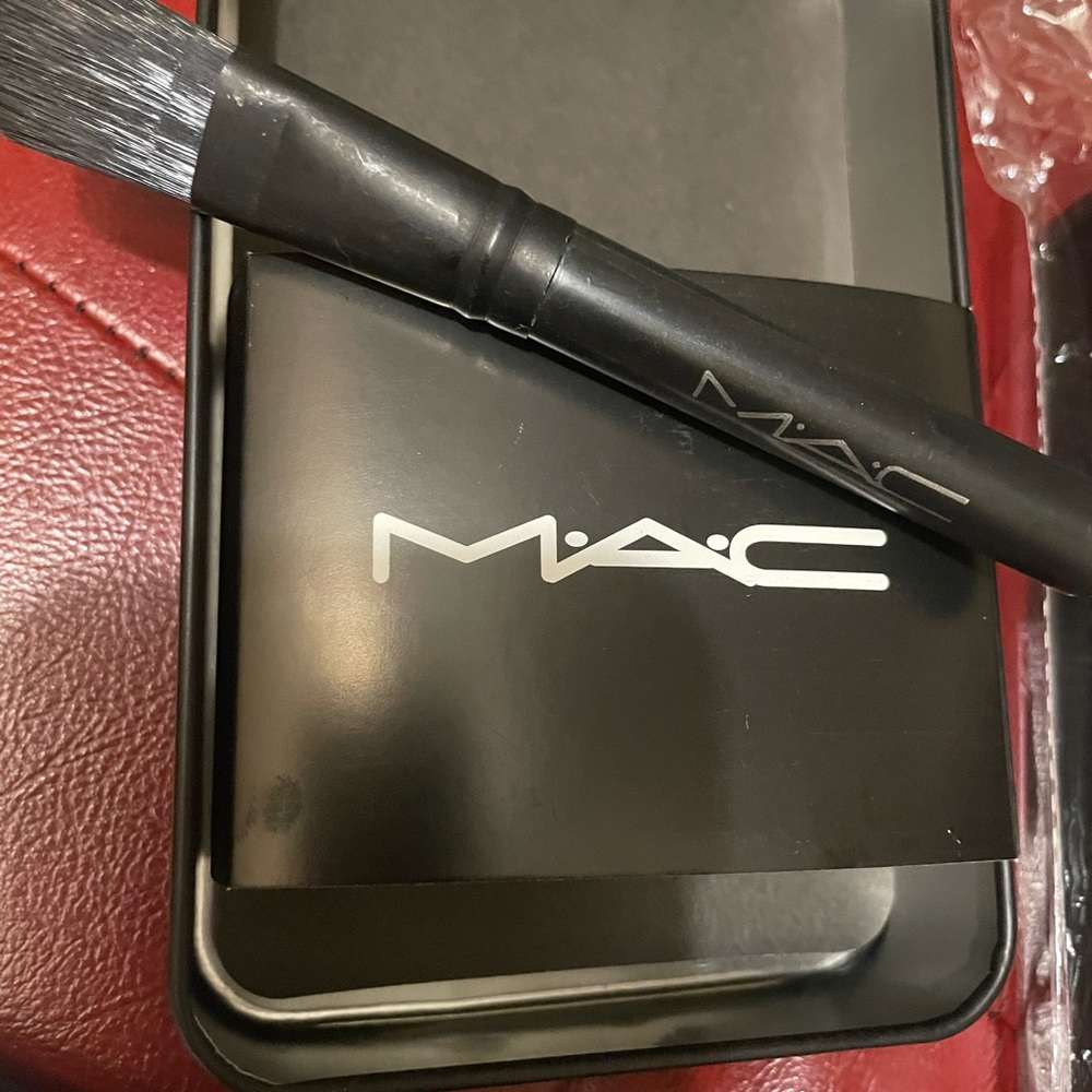 New MAC Makeup Ultimate Glam 12Pcs Brush Set💋